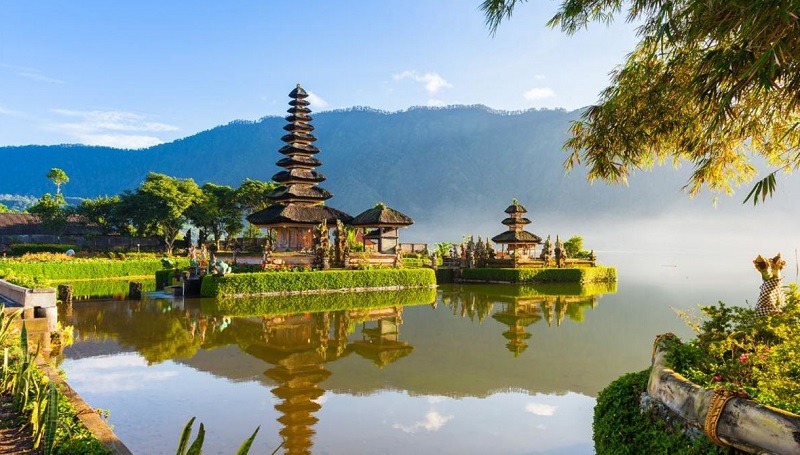 Various Airlines Round-Trip from US Cities to Bali