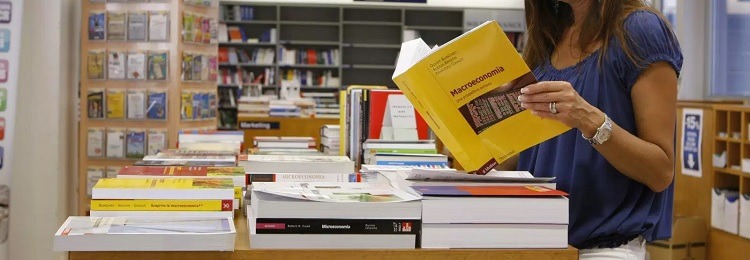 Ways for Students to Save Money on College Textbooks