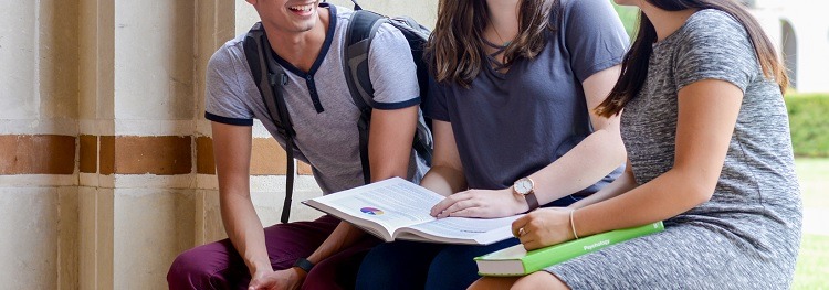 Ways for Students to Save Money on College Textbooks